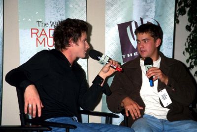 Click to view full size image
==============
radio19.jpg radio19.jpg