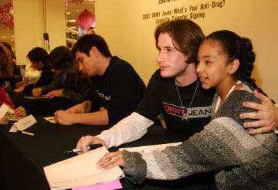 dkny06.jpg